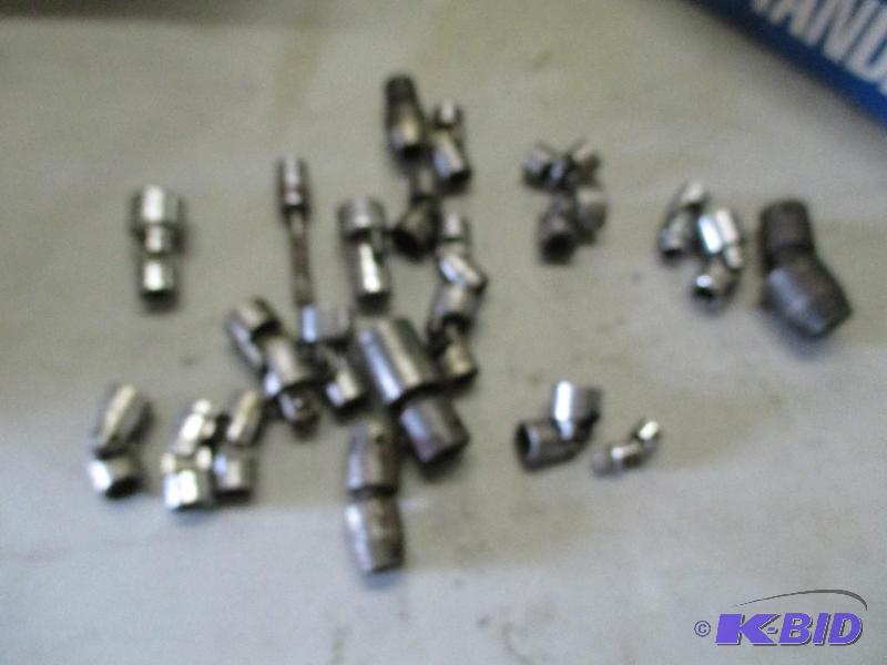 lot 67 image: Swivel Sockets
