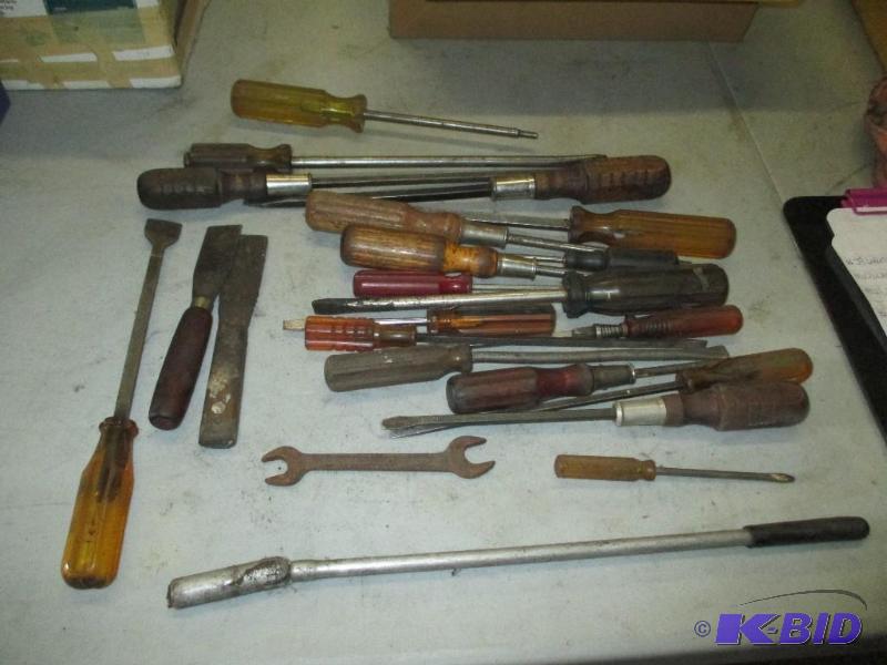 lot 71 image: Variety tools