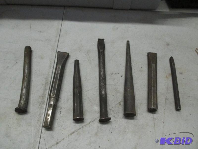 lot 76 image: Lot of 7 Chizzles