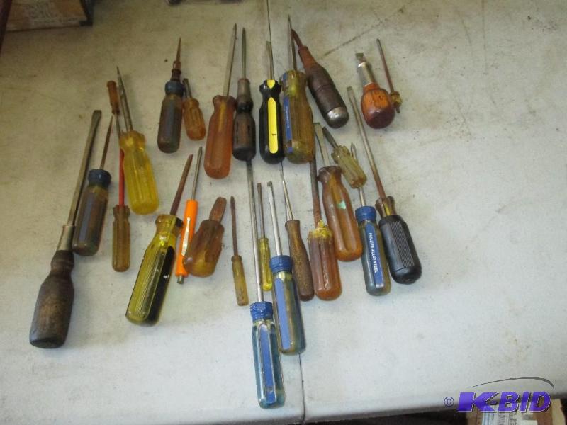 lot 82 image: Variety screwdrivers