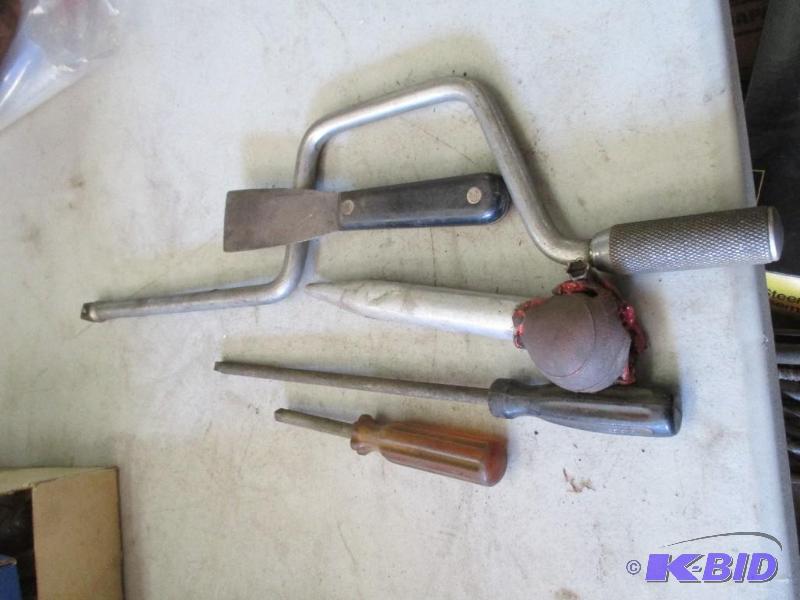 lot 97 image: Speed Wrench, Puddy Knife, 14 Socket drive