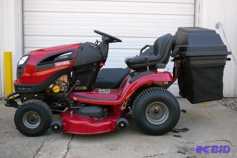 New Craftsman Riding Lawn mower with attachme...