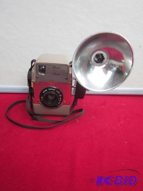 Vintage Kodak Brownie Bulls-Eye camera....