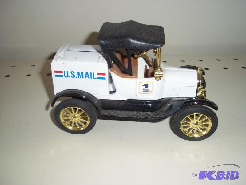 lot 108 image: ERTL Toys Ford 1918 Model T Runabout Bank wit...