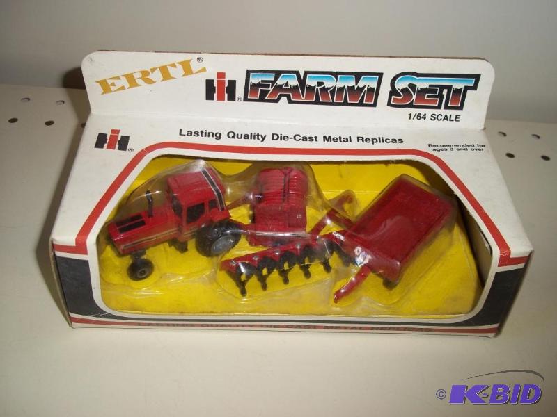 lot 114 image: ERTL Toys IH Tractor Farm set with original p...