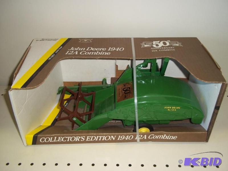 lot 18 image: ERTL Toys 1940 John Deere 50th Anniversary 12...