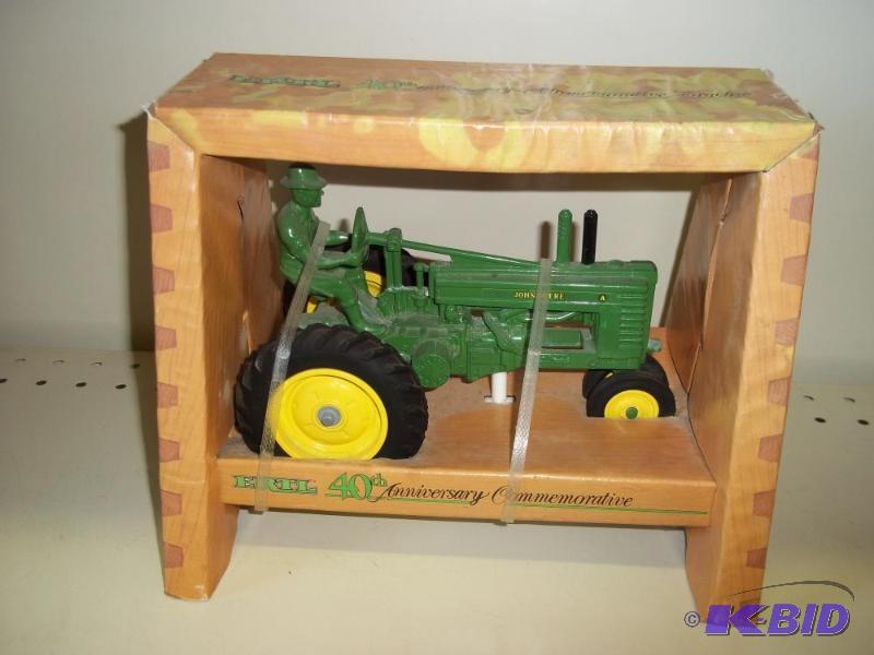 lot 27 image: ERTL Toys John Deere A 40th Anniversary ...