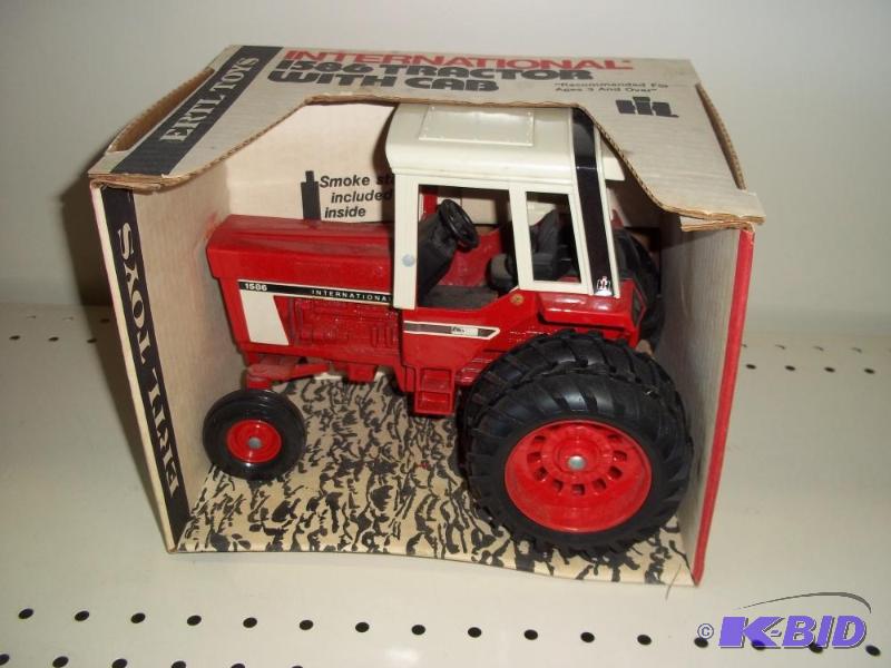 lot 29 image: ERTL Toys International 1586 with original pa...