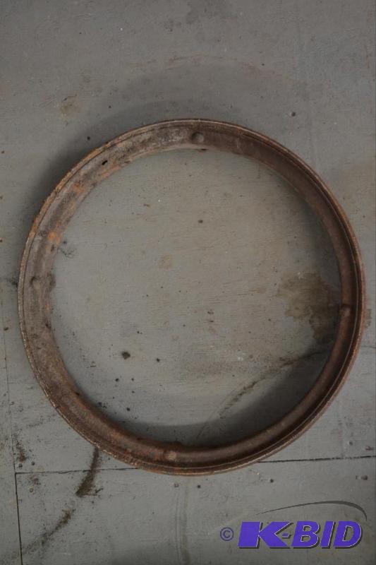 lot 121 image: Model T Rim