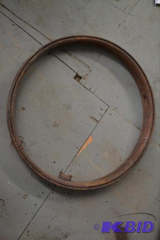 lot 124 image: Model T Rim