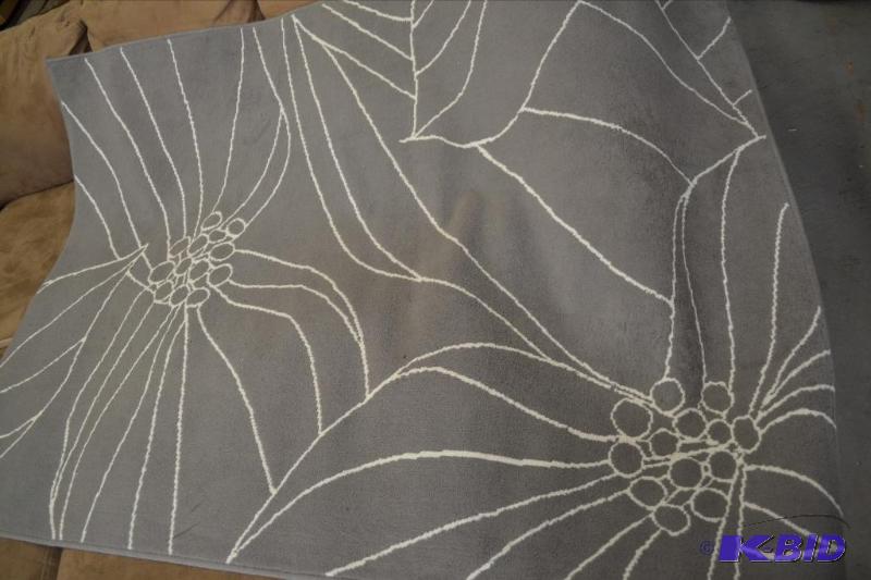 lot 125 image: Area Rug