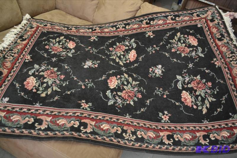 lot 126 image: Area Rug