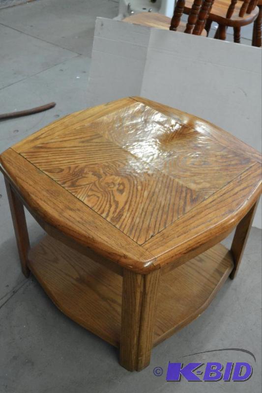 lot 127 image: End Table