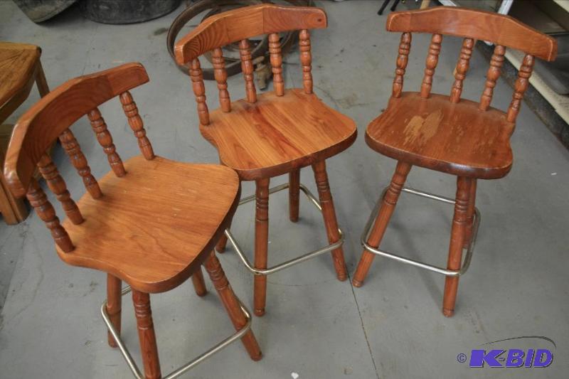 lot 128 image: Bar Stools