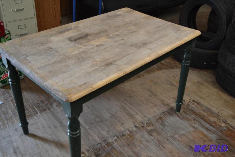 lot 141 image: Kitchen Table
