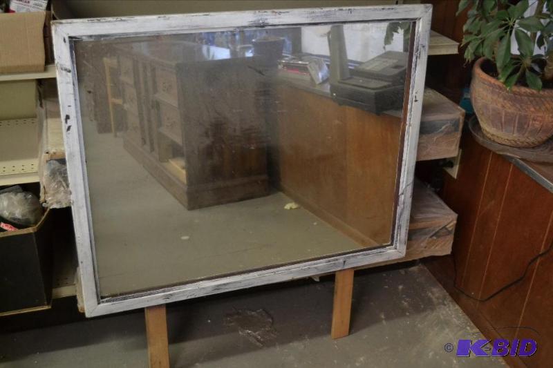 lot 152 image: Mirror