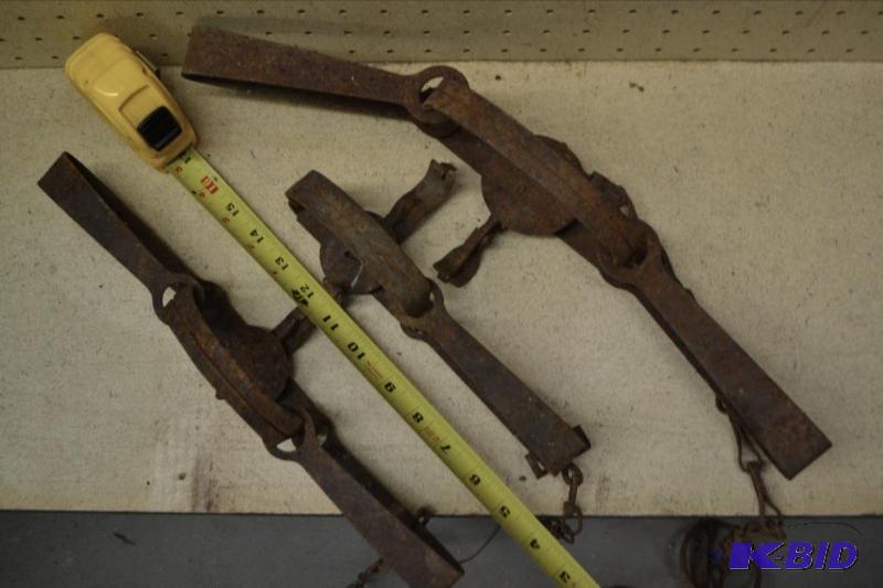 lot 160 image: Three Pan Traps