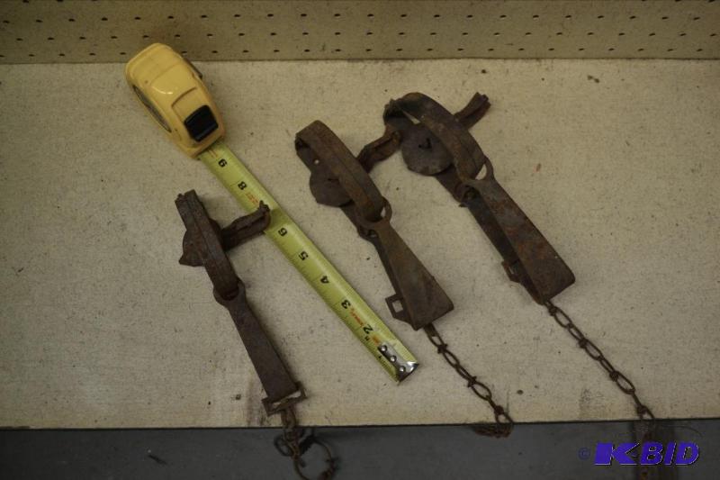 lot 161 image: Three Pan Traps