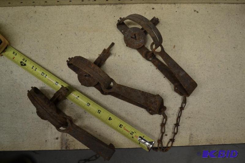 lot 162 image: Three Pan Traps