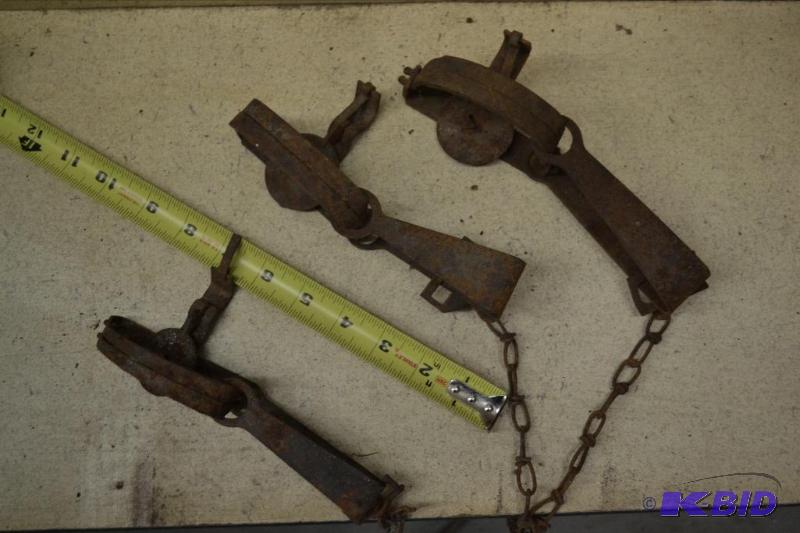 lot 164 image: Three Pan Traps