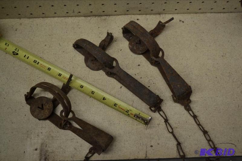 lot 165 image: Three Pan Traps
