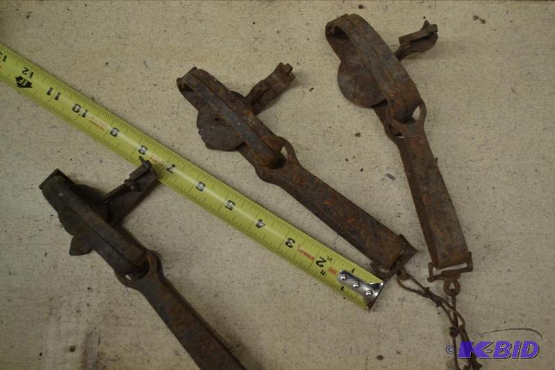 lot 166 image: Three Pan Traps