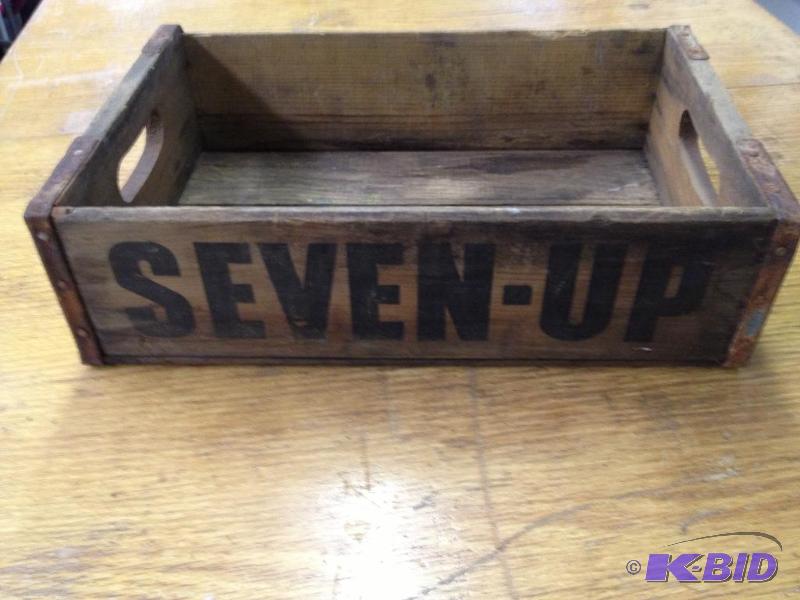lot 200 image: Antique 7up Wooden Crate