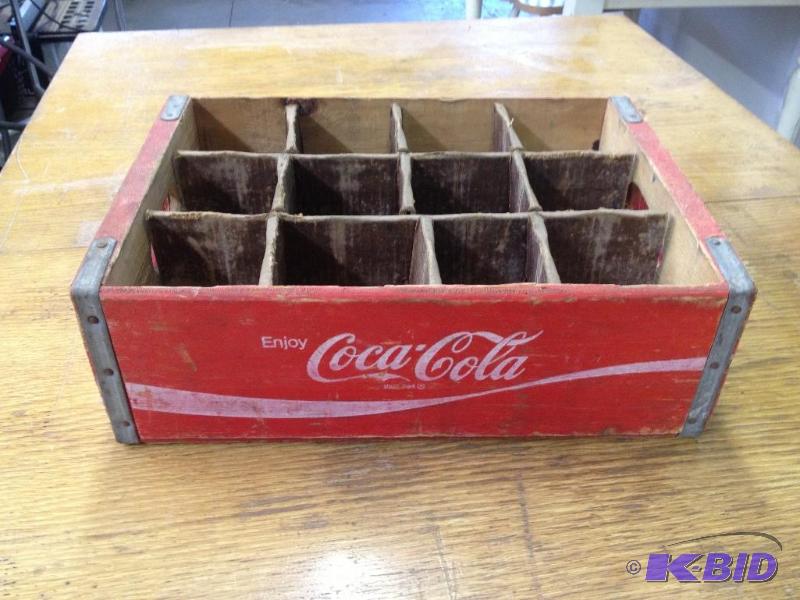 lot 201 image: Vintage Coca-Cola Crate