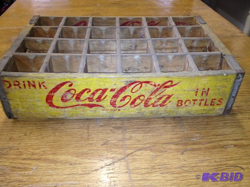 lot 211 image: Vintage Coca-Cola Wood Crate