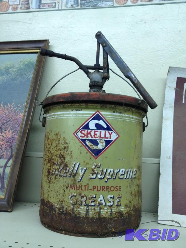lot 217 image: Vintage Skelly Supreme Grease Bucket  Dispenser