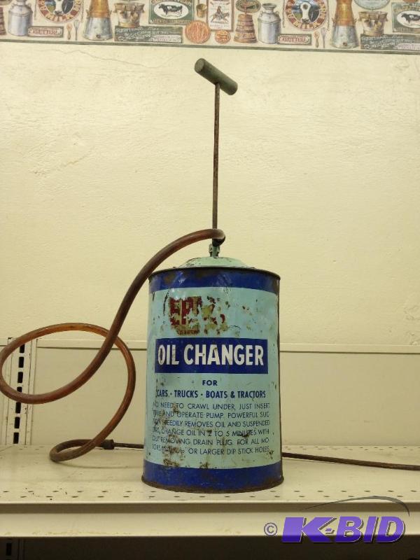 lot 225 image: Vintage Oil Changer Pump Can   Very nice...