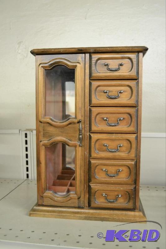 lot 24 image: Jewelry Cabinet