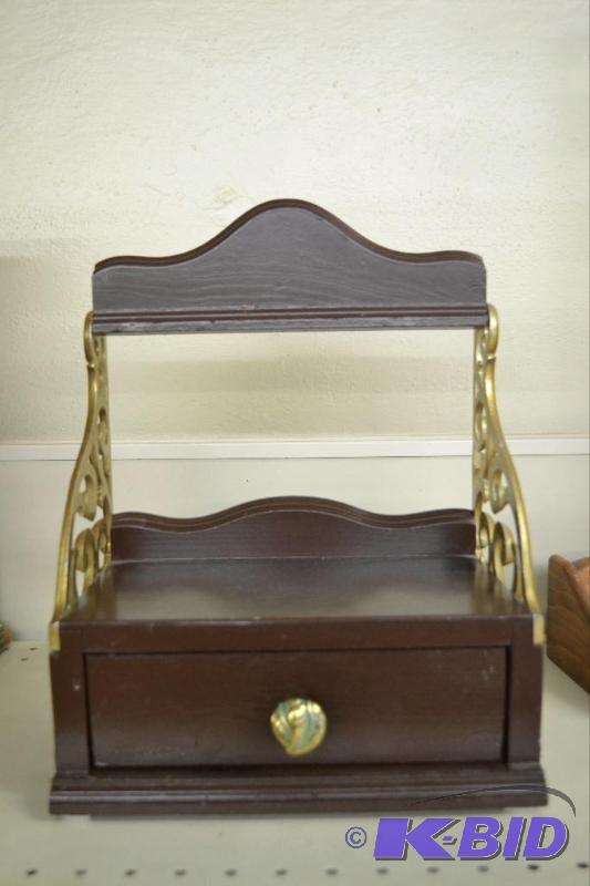 lot 25 image: Jewelry Box
