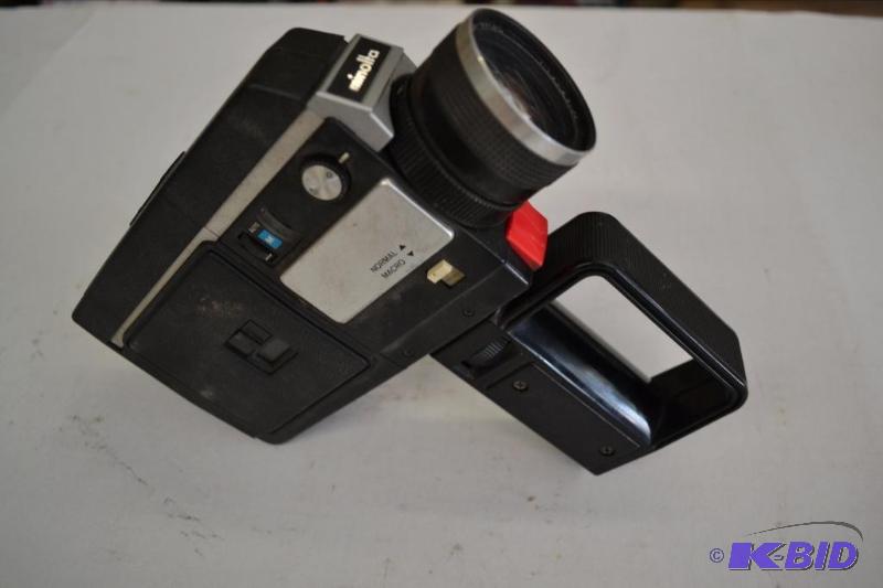 lot 82 image: Minolta XL-400 Movie Camera