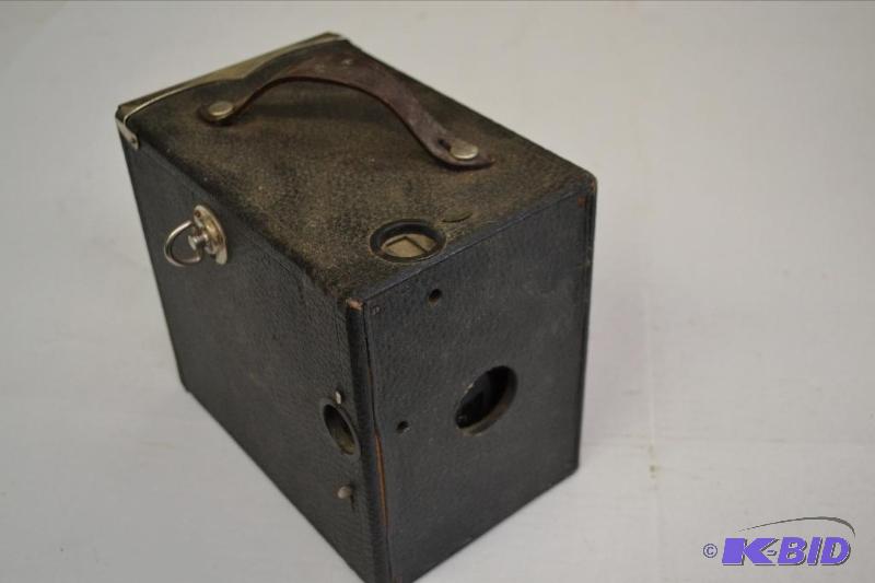lot 87 image: Eastman Kodak Brownie Camera
