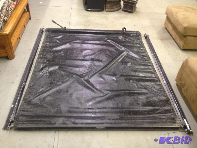 lot 9 image: TruXedo Tonneau Cover