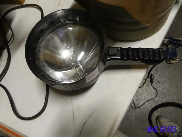lot 114 image: 12 volt 300,000 candle power light...