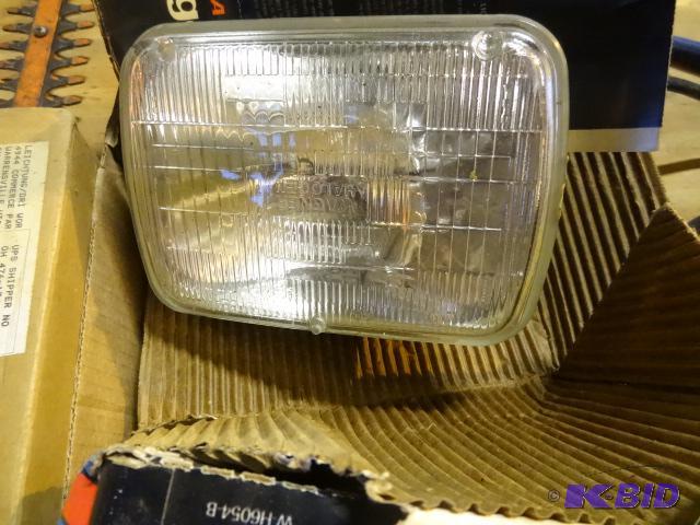 lot 130 image: qty 2 H6054 head lamps...