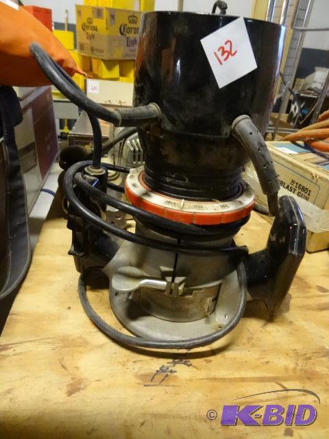lot 132 image: Craftsman 1 12 HP router...