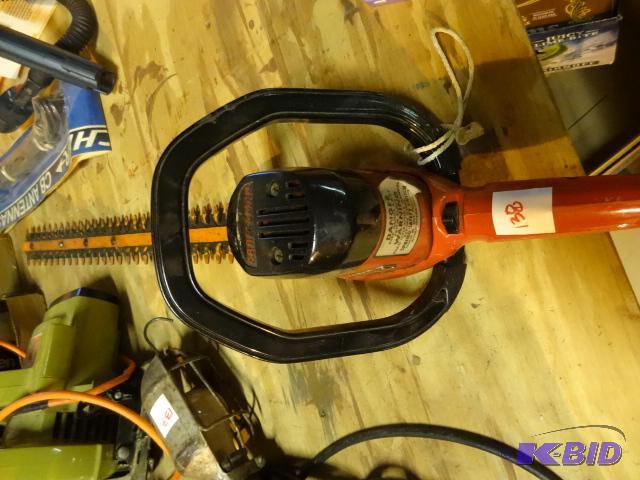 lot 138 image: Craftsman 120 volt hedge trimmer...