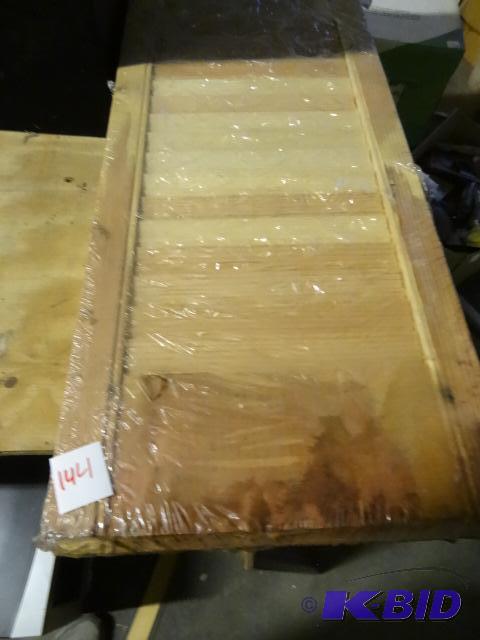 lot 144 image: Colony moveable louver shutters. Qty 4. 10 x ...