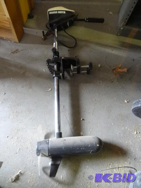 lot 15 image: Min kota trolling motor. 12 volt. Weedless 65...