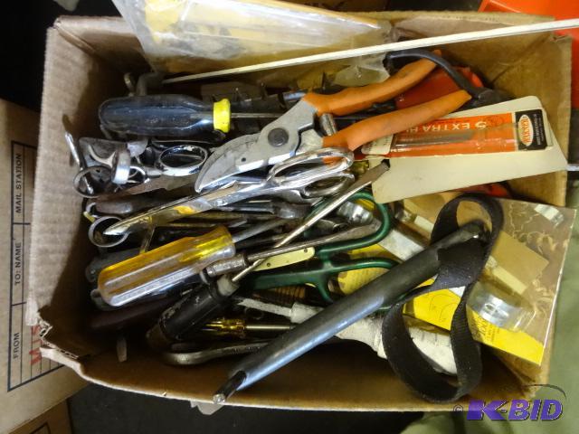 lot 183 image: Box of misc tools...