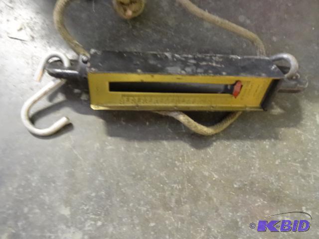 lot 187 image: Chatillan hanging weight scale. 100 LB...