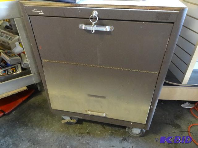 lot 193 image: Kennedy 6 drawer tool box. Has lock and key...