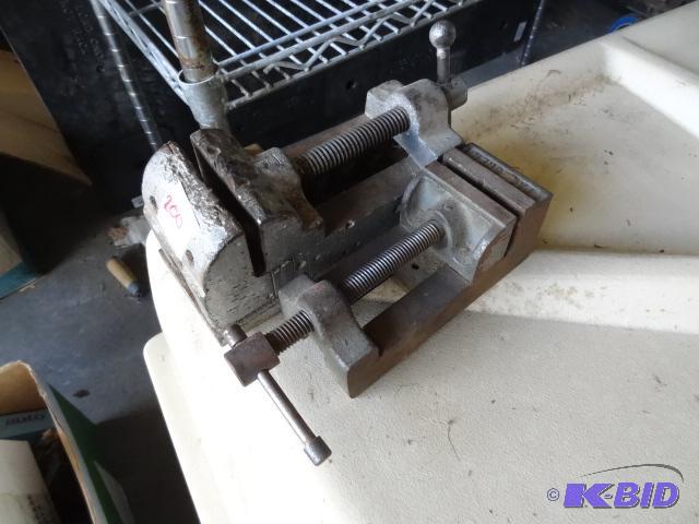 lot 200 image: 2 machinist vises....