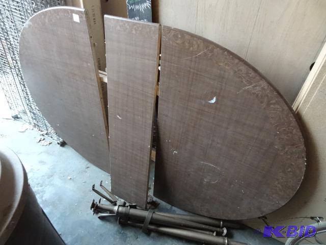 lot 32 image: Vintage kitchen table. 60 x 40 with leaf...