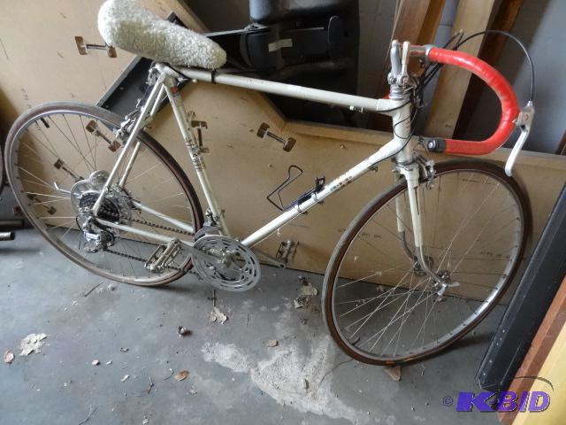 lot 34 image: AMF road master 10 speed bike...