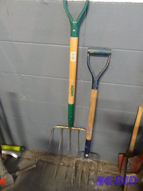 lot 41 image: Hay fork. Graden fork...