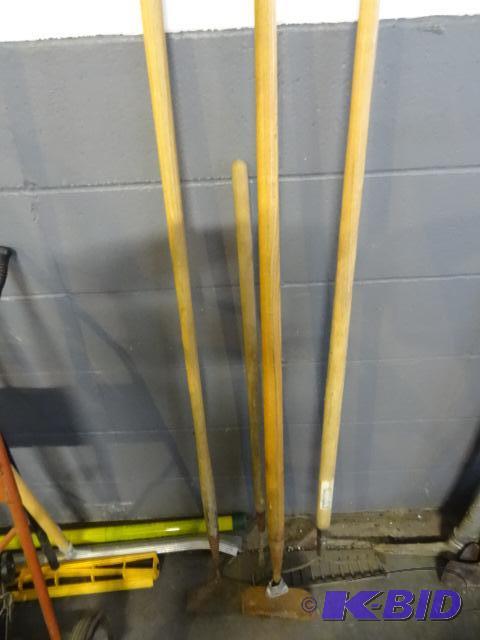 lot 43 image: Dandelion digger. Scraper. Rake. Hoe...